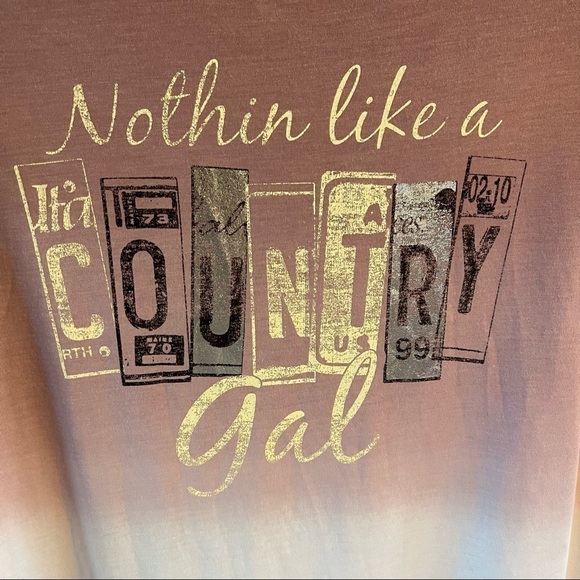 Maurices graphic tee-shirt size XS nothing like a country gal cold shoulder NWOT - Picture 3 of 11